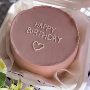 торт бенто с сердечком и надписью Happy Birthday